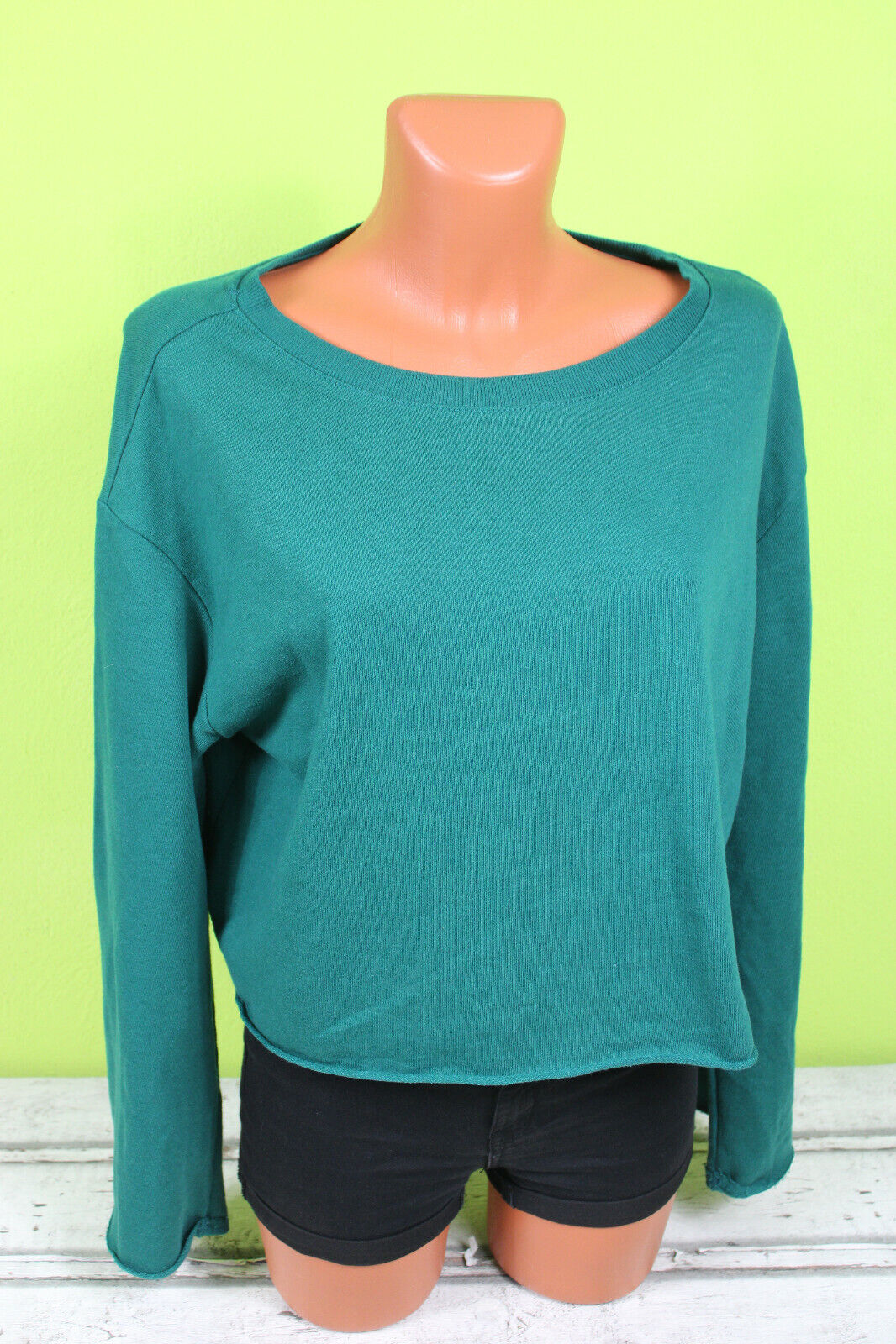 Box#42 Divided Sweater M 42 Shirt langarm grün kurzes Langarmshirt Sweatshirt
