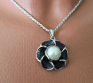 Scarlet Bijoux Modeschmuck Kette mit Anhänger Edelstahl Damen nickelfrei Blume