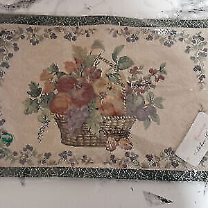 Box#41 Creation Atelier 2 dicke Platzdeckchen Tischdecke 47 x 32 cm bestickt Set