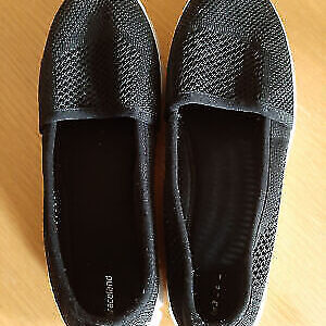 -Box#2 Halbschuhe 34 dünne Stoffschuhe Sneaker schwarz weiß Mädchen Jungen